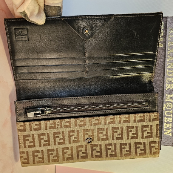 👜Fendi Zucchino Canvas & Leather Vintage Wallet in Continental Brown & Beige - Picture 2 of 15